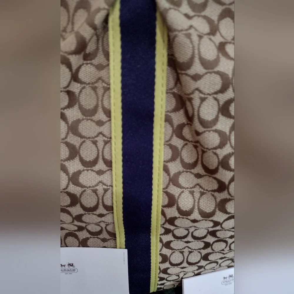 NWT COACH SIGNATURE STRIPE DEVIN SHOULDER  Tote
